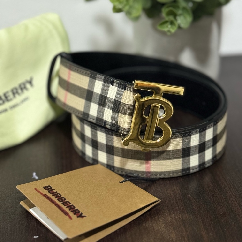 New condition Burberry Belt Size S